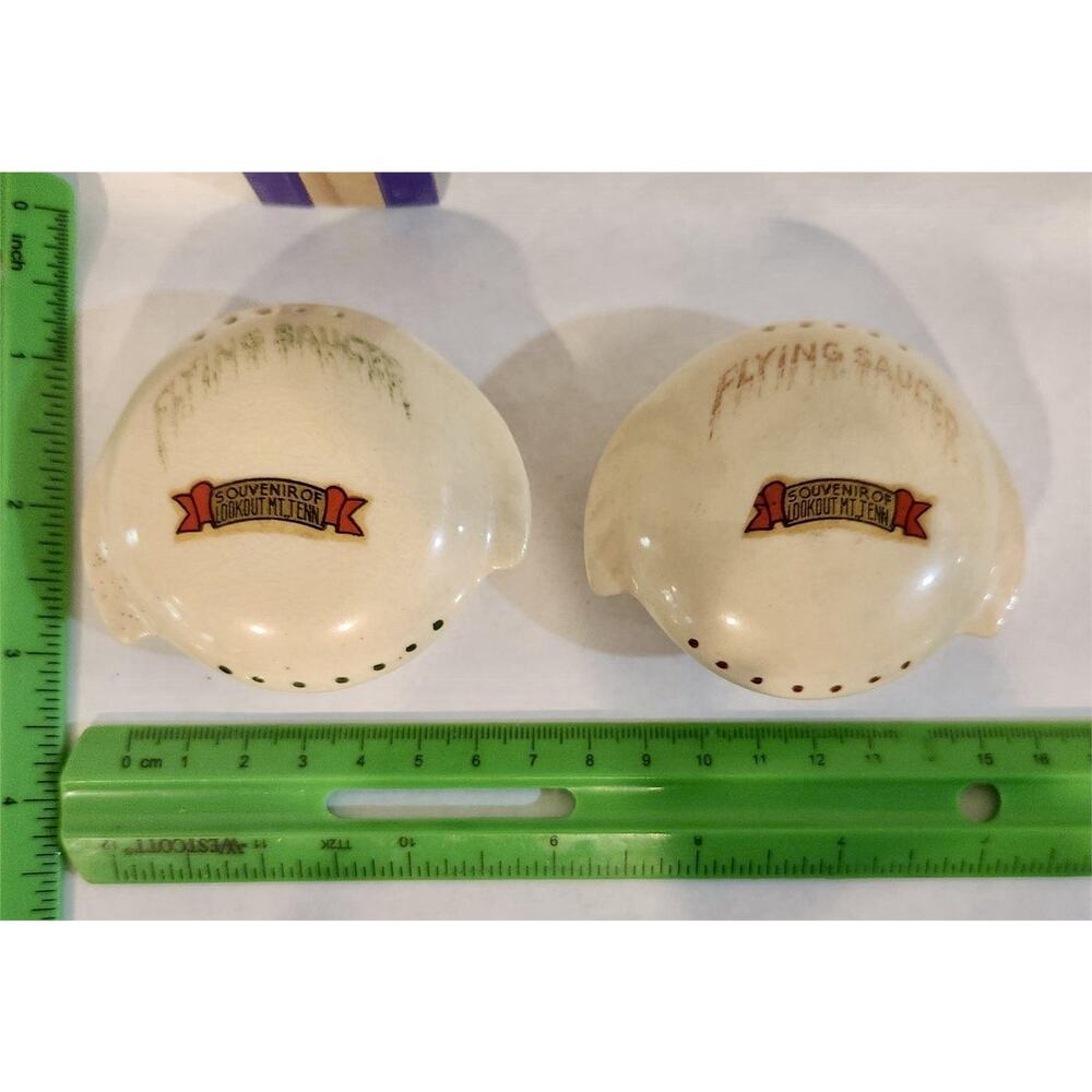 Norcrest Flying Saucer UFO Alien Salt Pepper Shaker Set Vintage Lookout Mt Tenn‎